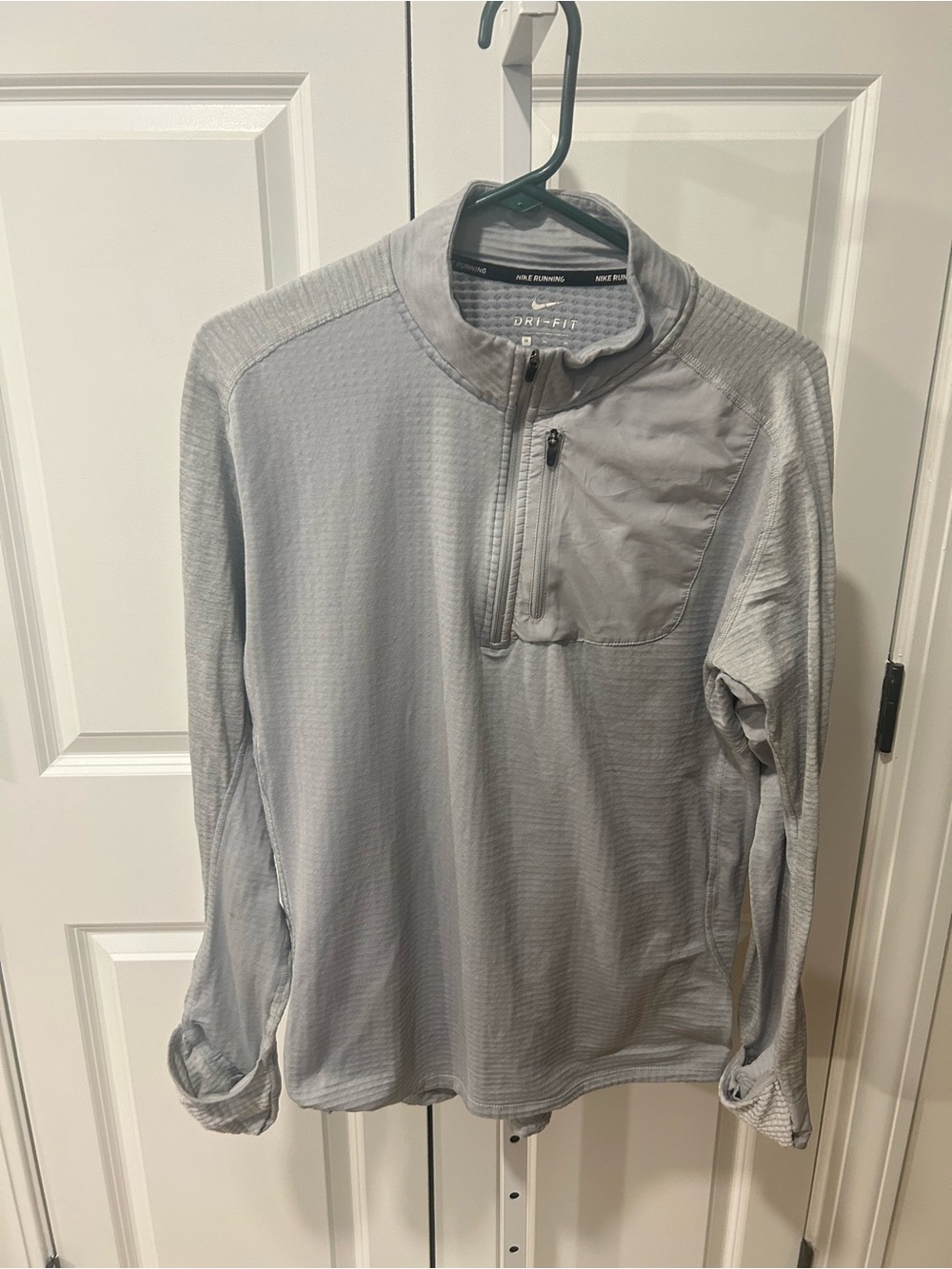 Nike Men’s Light Gray Quarter-Zip Dri-FIT Pullover